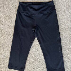 Victoria's Secret Black Knockout Crop Leggings Size Medium